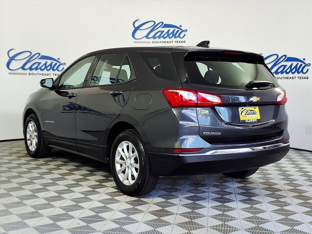 2018 Chevrolet Equinox LS photo 2
