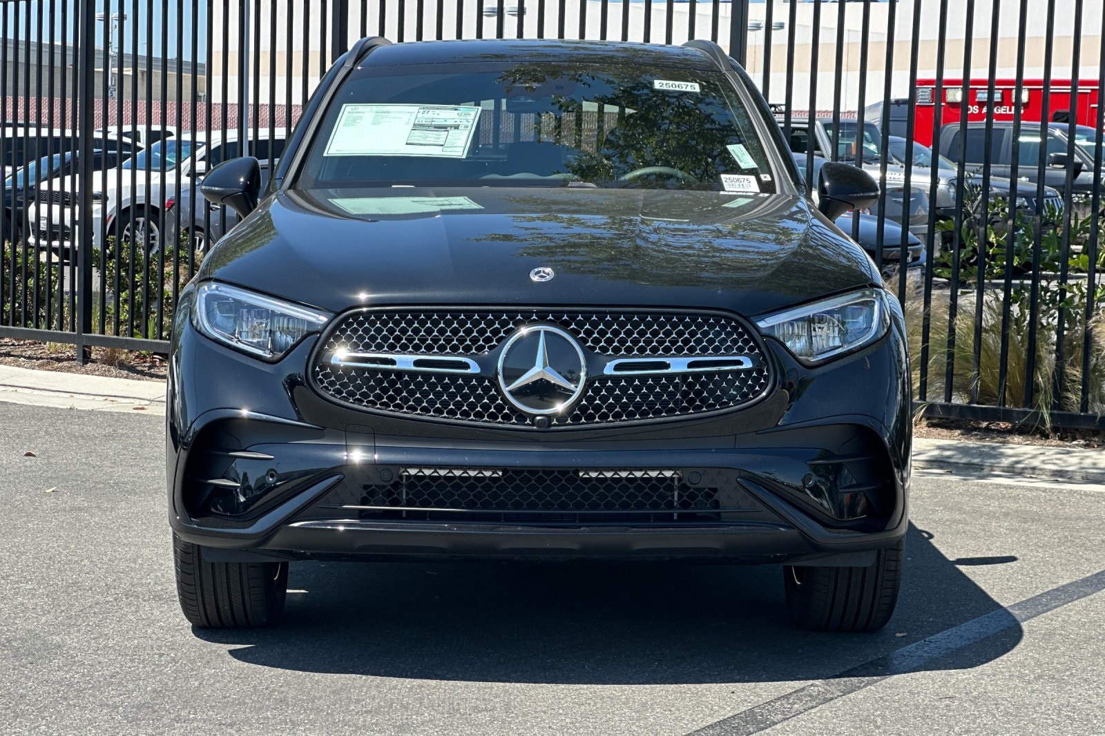 2025 Mercedes Benz GLC 300 photo 3