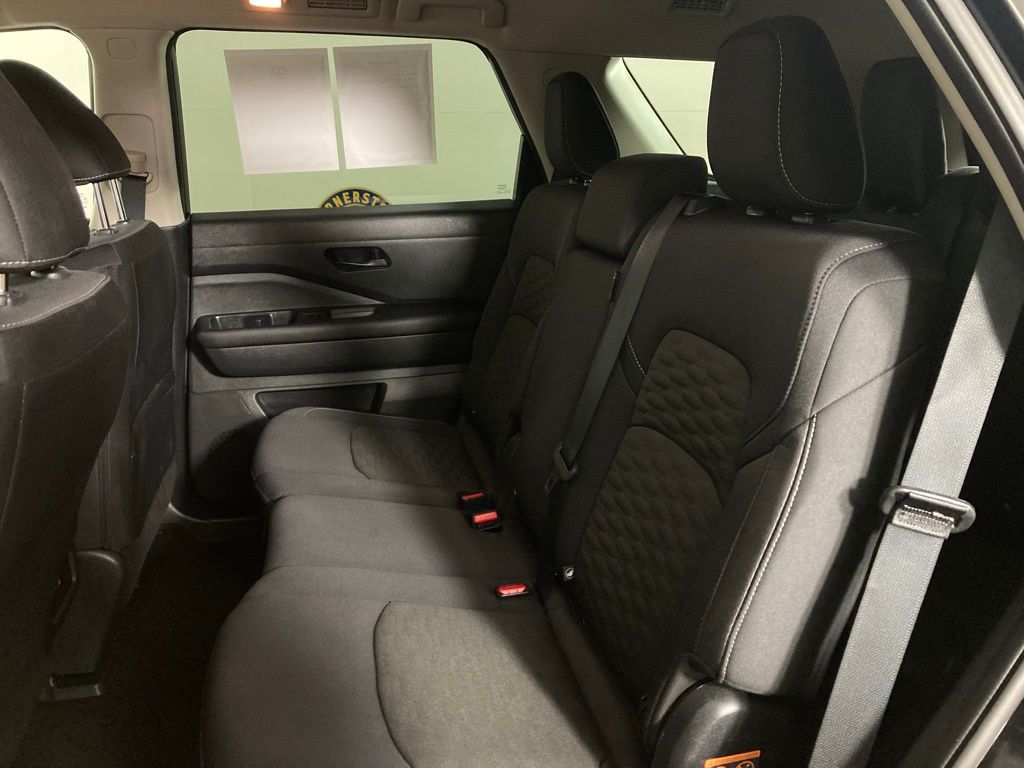 2024 Nissan Pathfinder S photo 4