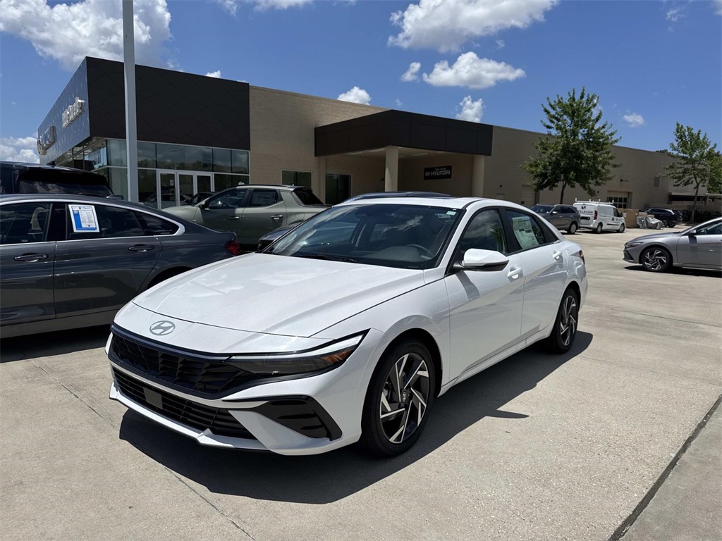 2025 Hyundai Elantra Limited's photo