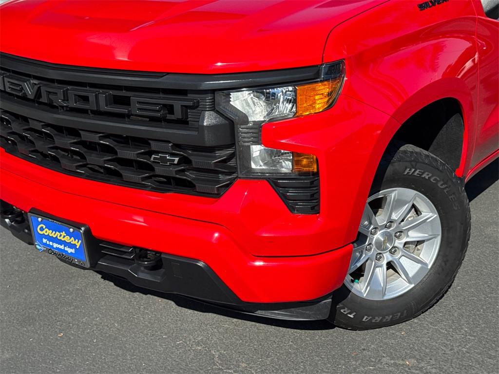 2024 Chevrolet Silverado 1500 Custom photo 3