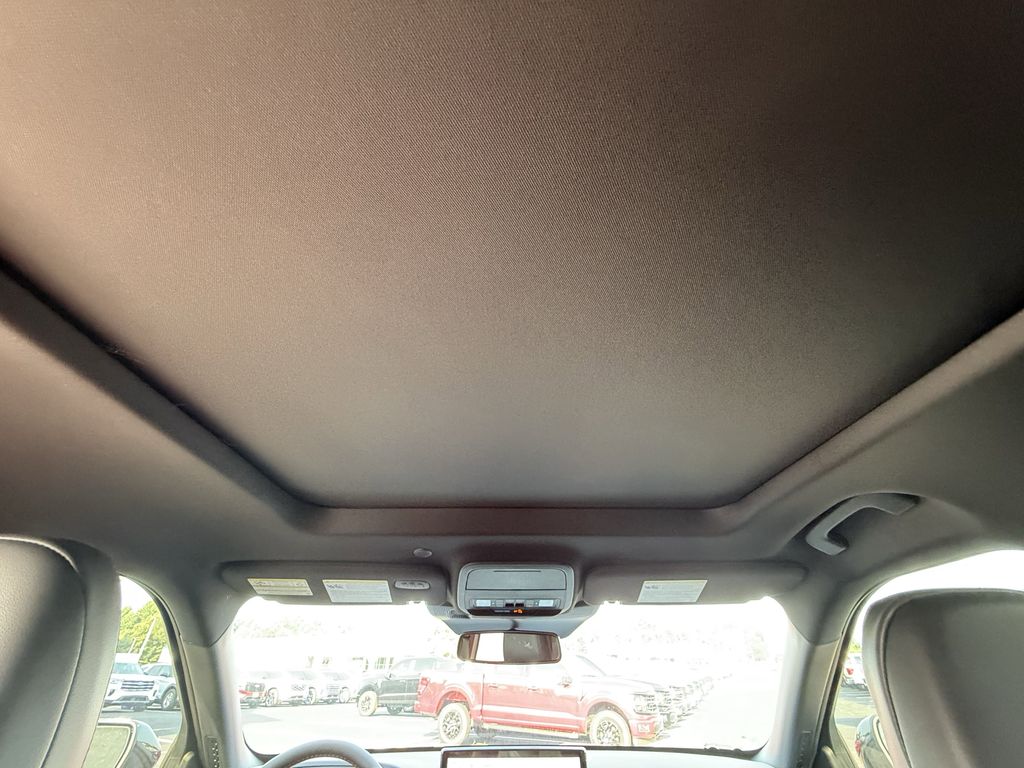 2025 Ford Explorer ST photo 4