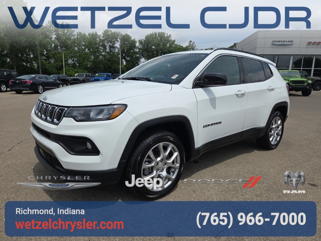 2024 Jeep Compass Latitude Lux photo 2