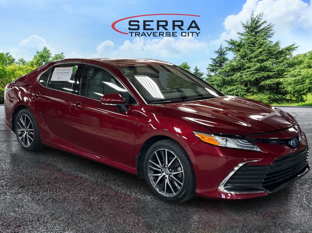 2022 Toyota Camry Hybrid XLE photo 3