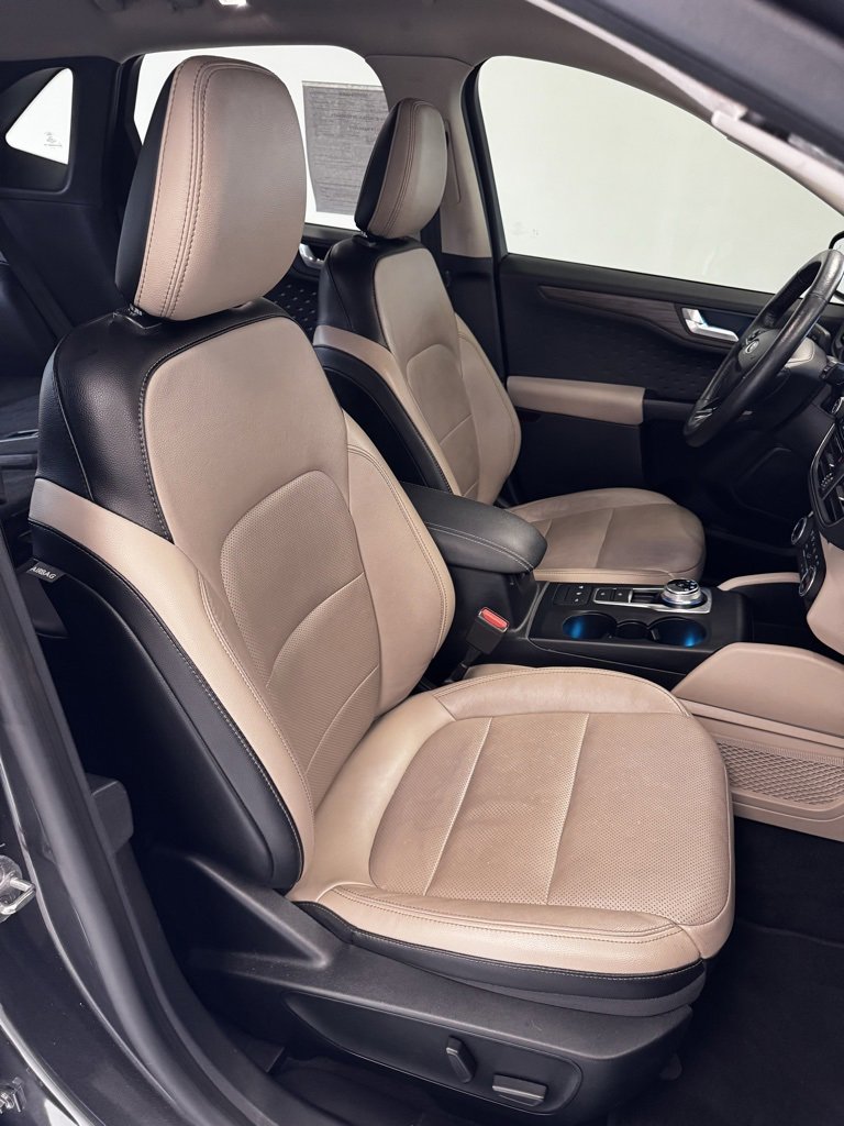2020 Ford Escape Titanium Hybrid photo 21