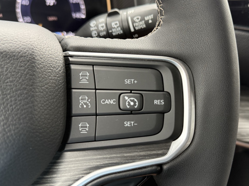 2024 Jeep Wagoneer L Series II photo 32