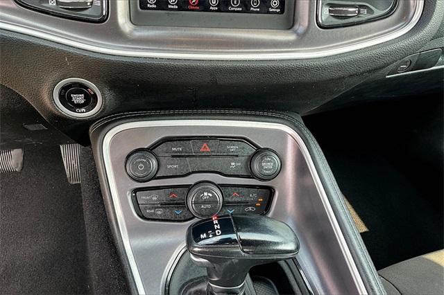 2022 Dodge Challenger SXT photo 12