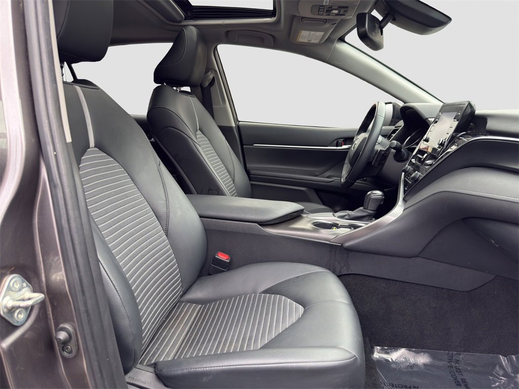 2021 Toyota Camry SE photo 24