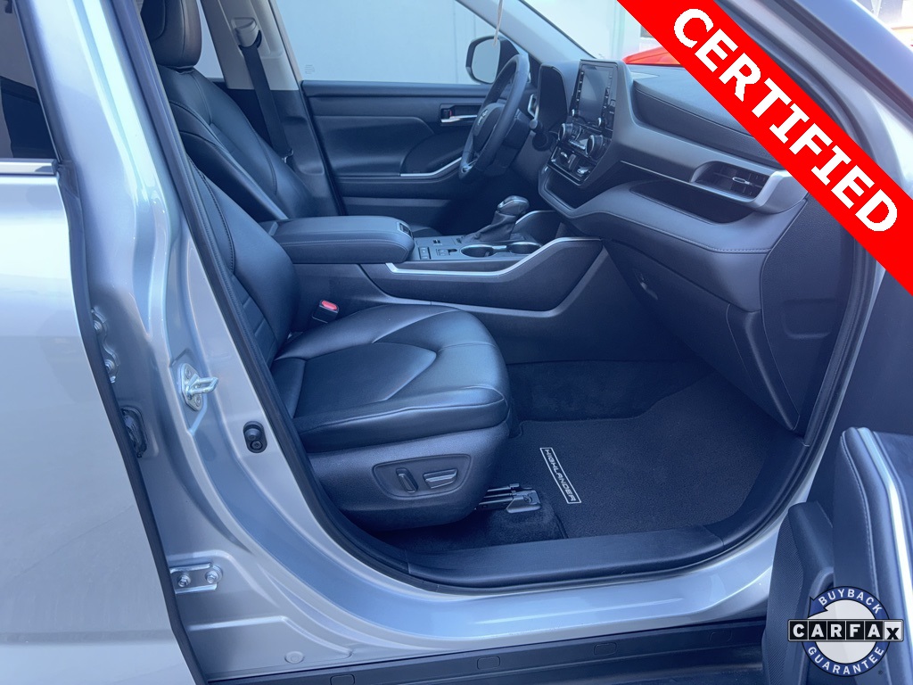 2021 Toyota Highlander XLE photo 2