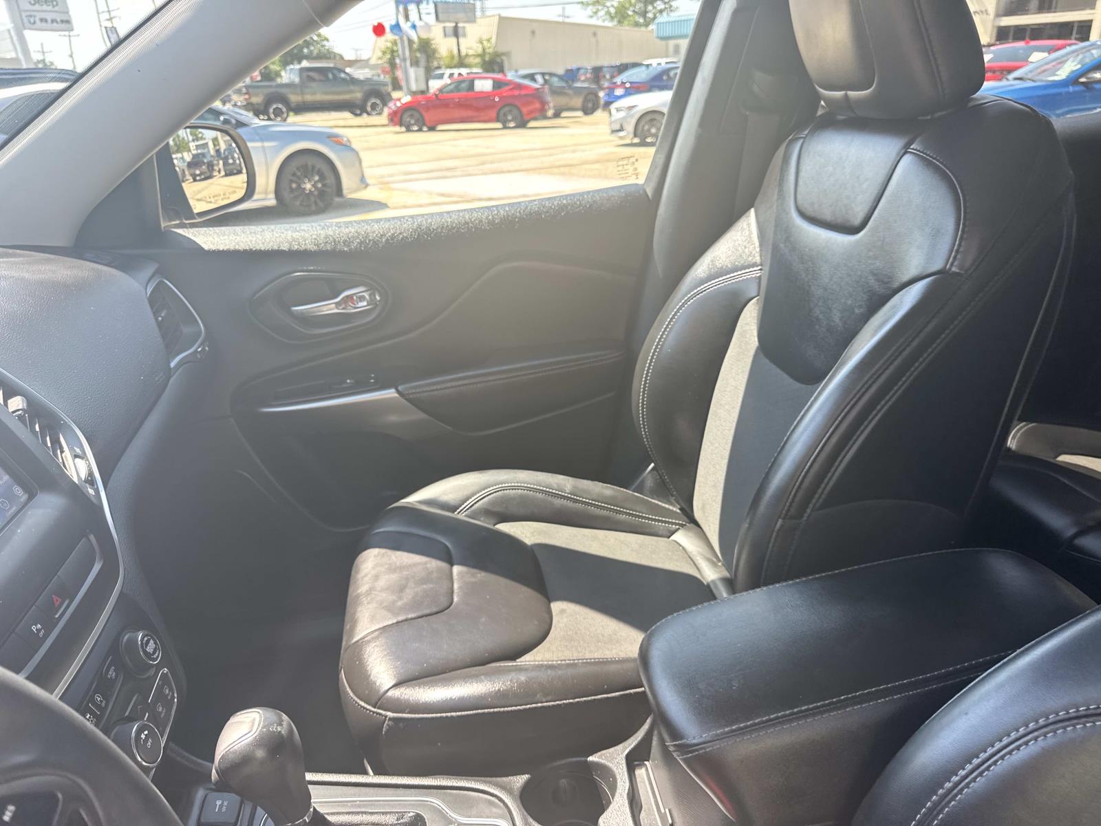 2020 Jeep Cherokee Latitude photo 12