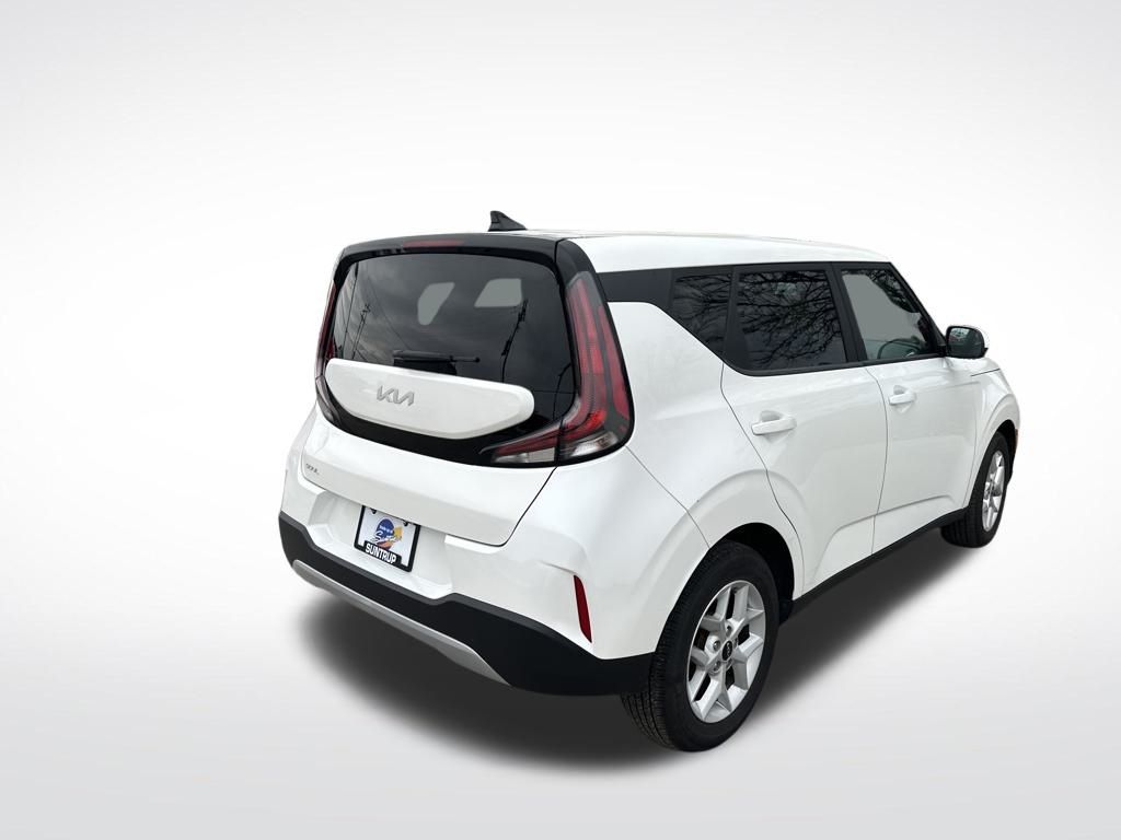 2023 Kia Soul LX S photo 2