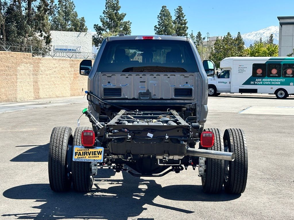 2025 Ford F-550 XLT photo 3
