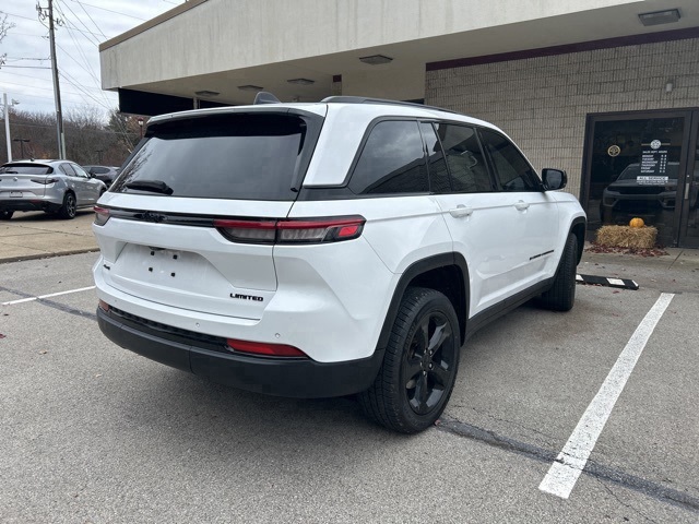 2023 Jeep Grand Cherokee Limited photo 4