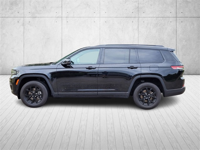2024 Jeep Grand Cherokee Altitude photo 2