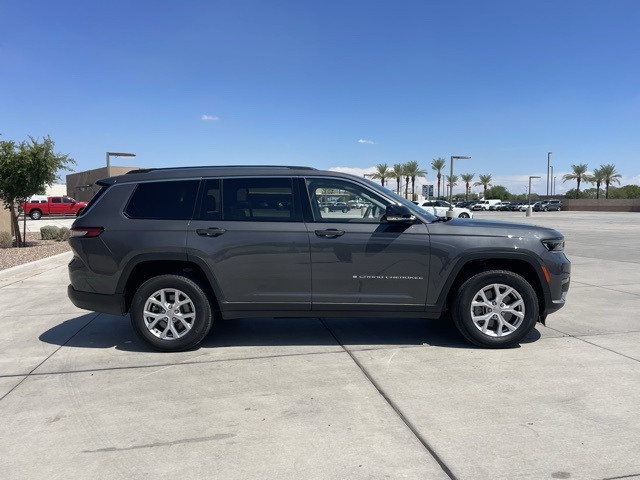 2022 Jeep Grand Cherokee Limited photo 2