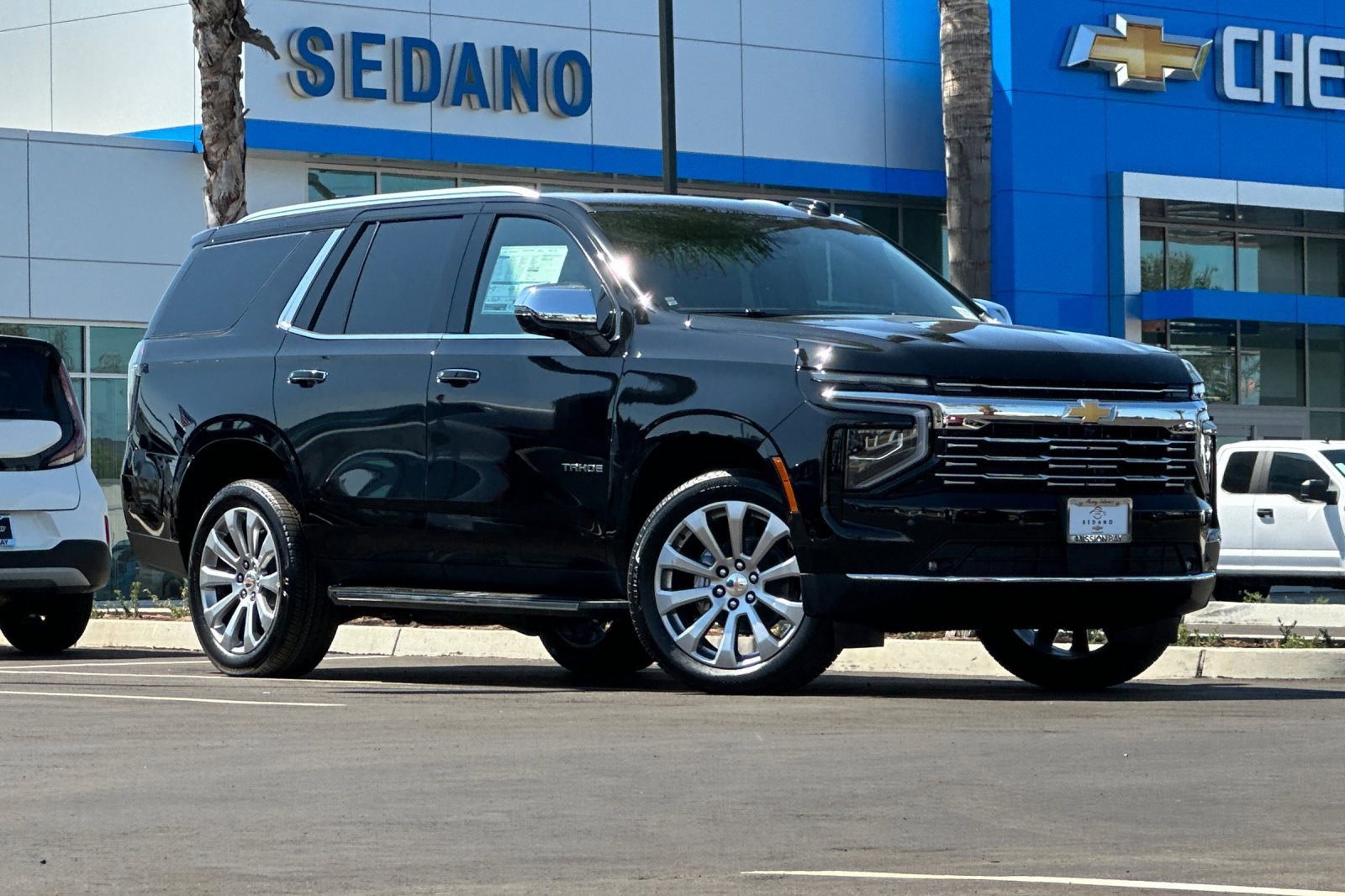 2025 Chevrolet Tahoe Premier photo 2