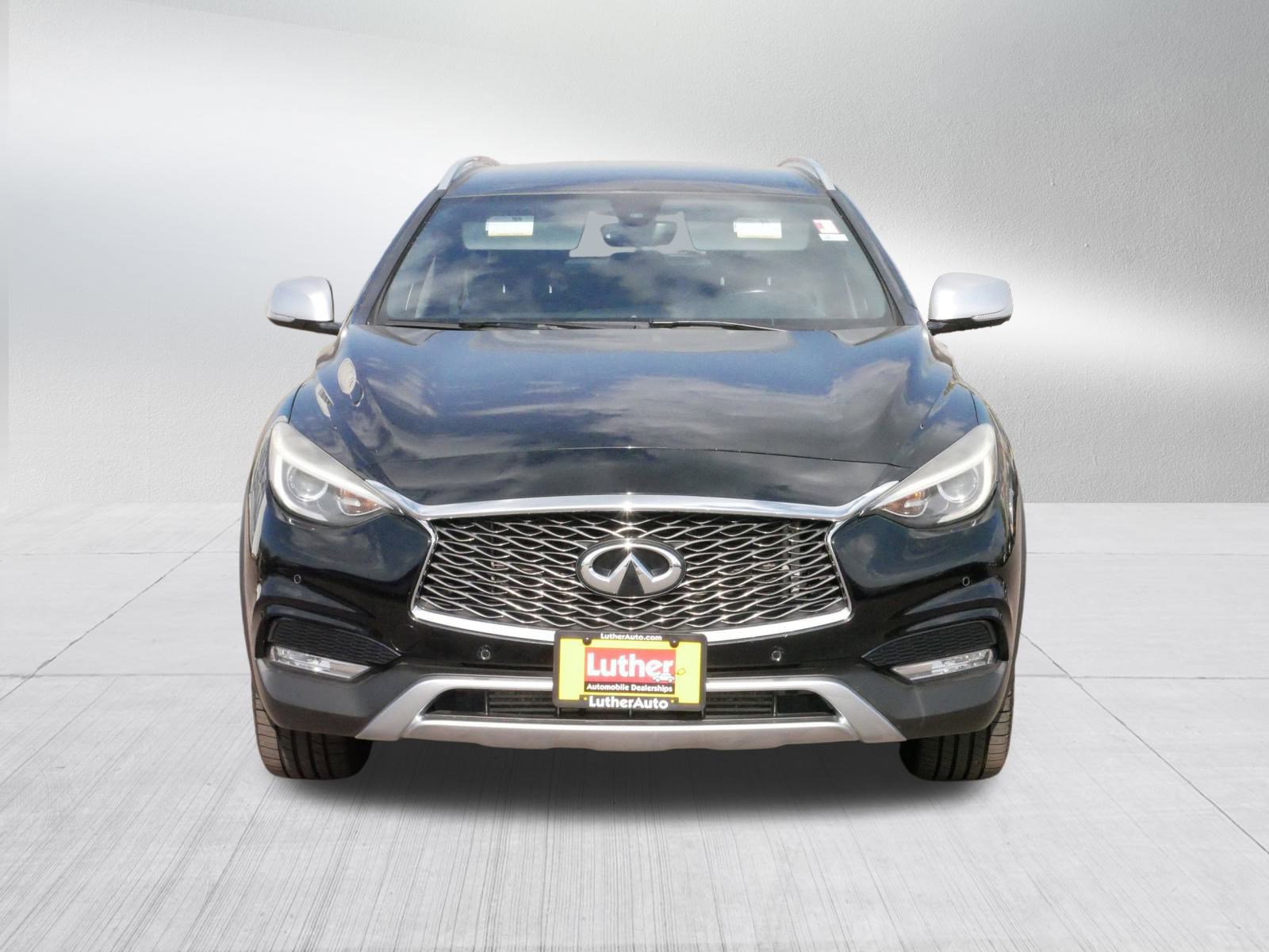 2017 Infiniti QX30 Premium photo 2