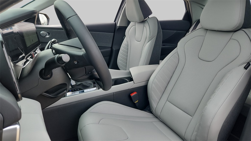 2025 Hyundai Elantra Limited photo 15