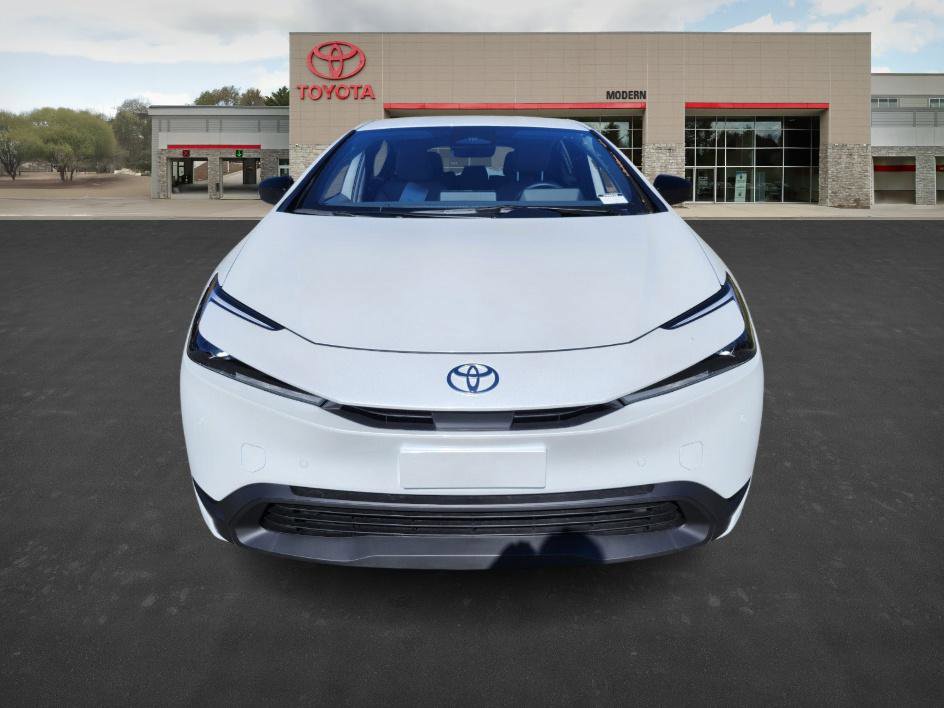 2024 Toyota Prius LE photo 2
