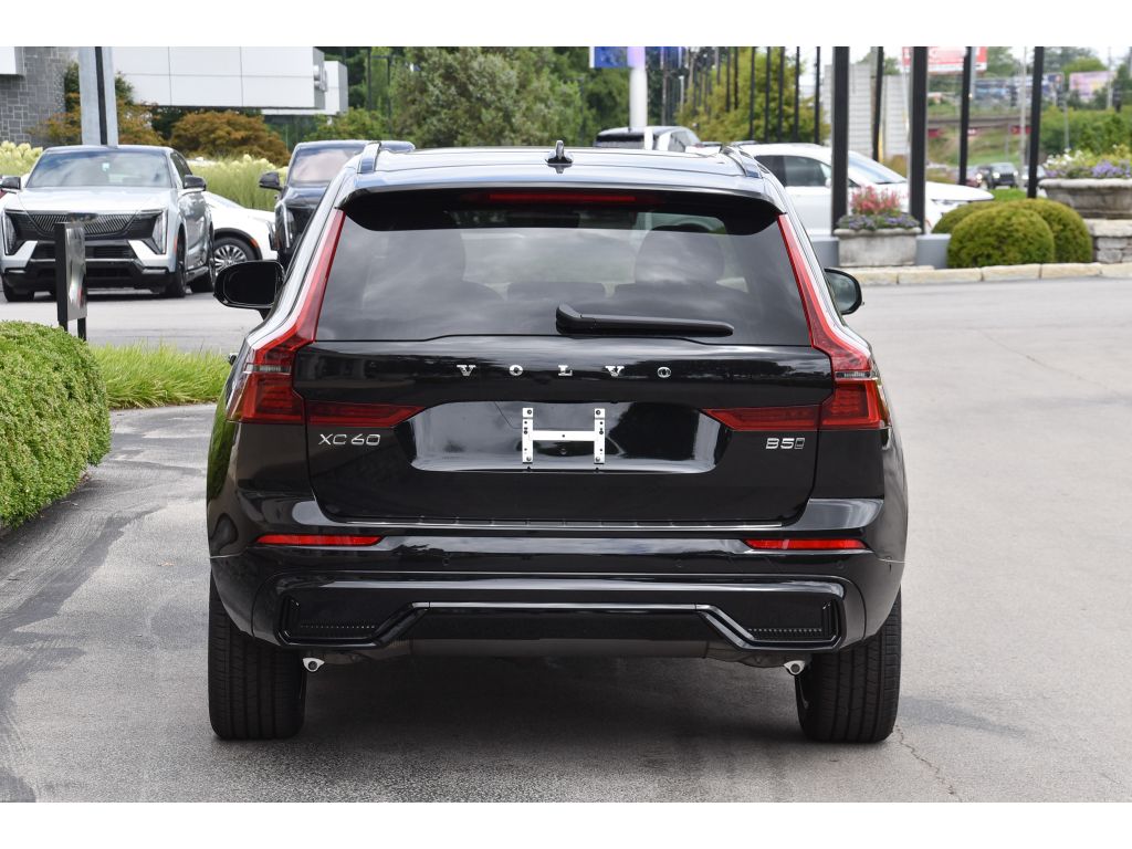 2026 Volvo XC60 B5 Plus photo 3