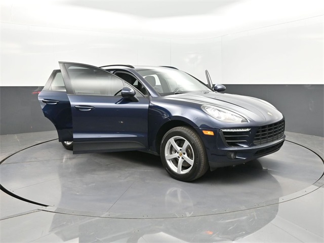 2018 Porsche Macan Base photo 44