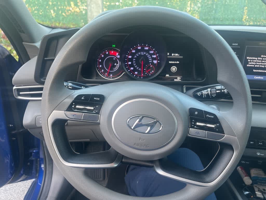 2023 Hyundai Elantra SEL photo 5