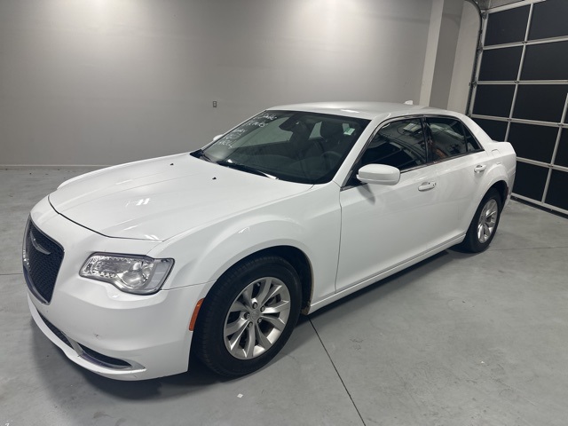 2023 Chrysler 300 Touring photo 15