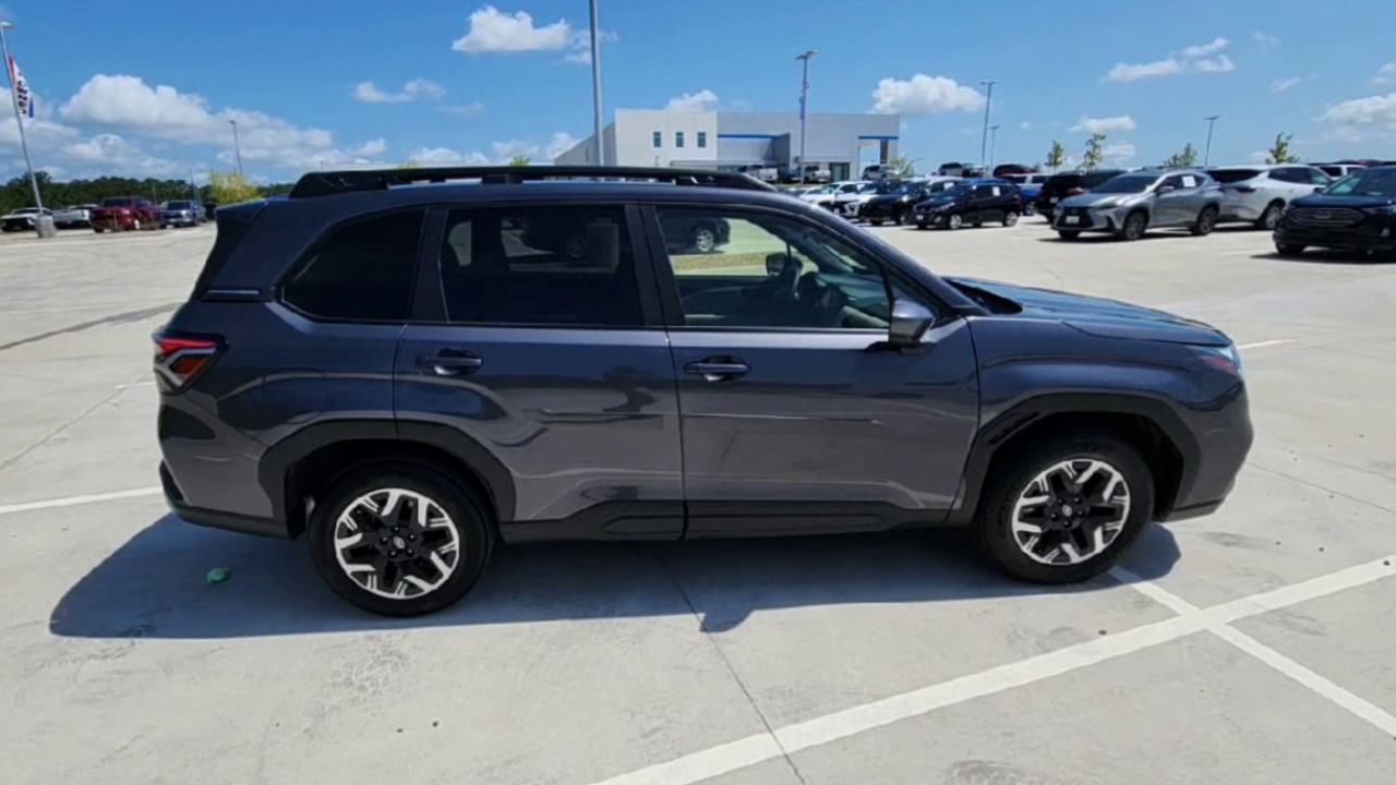 2025 Subaru Forester Premium photo 33