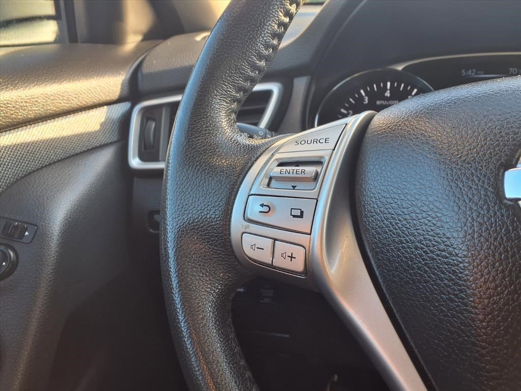 2015 Nissan Rogue SL photo 9