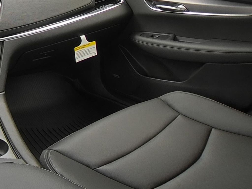 2025 Cadillac XT4 Luxury photo 14