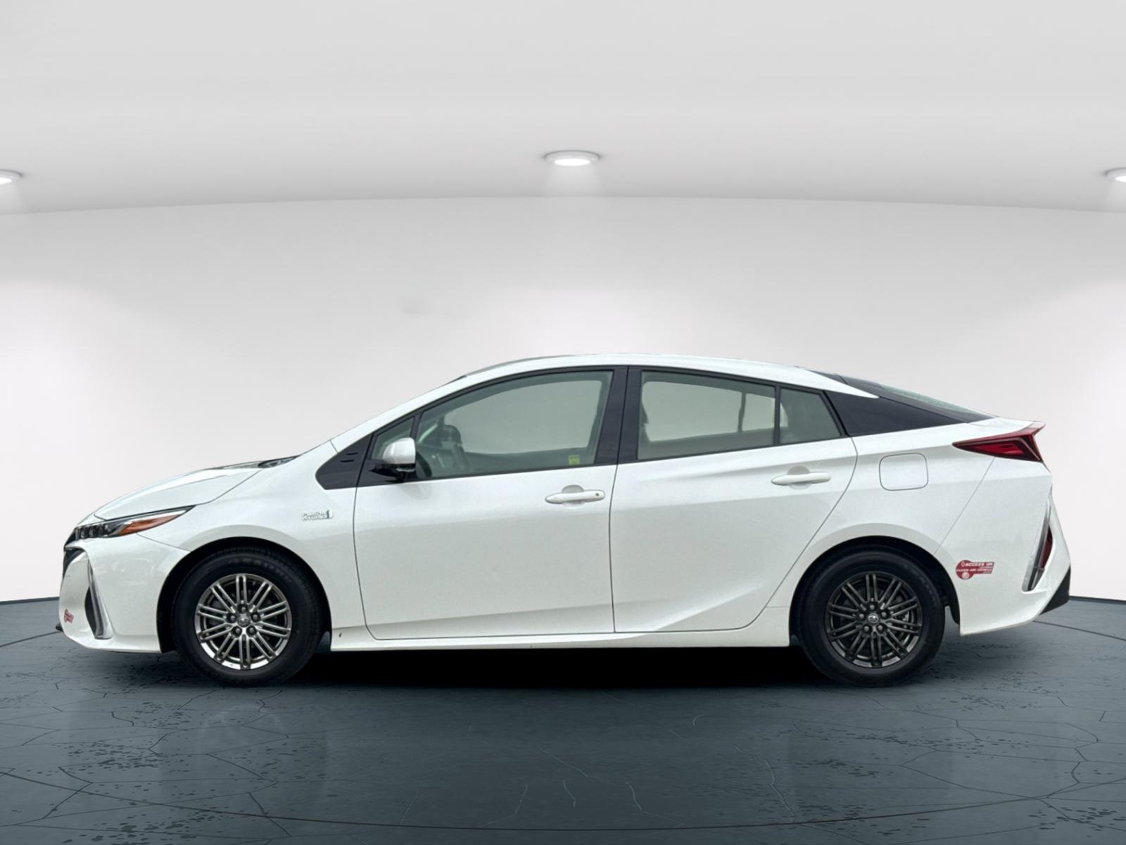 2017 Toyota Prius Prime photo 4