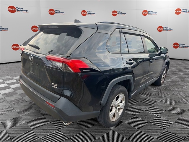 2019 Toyota RAV4 XLE photo 5
