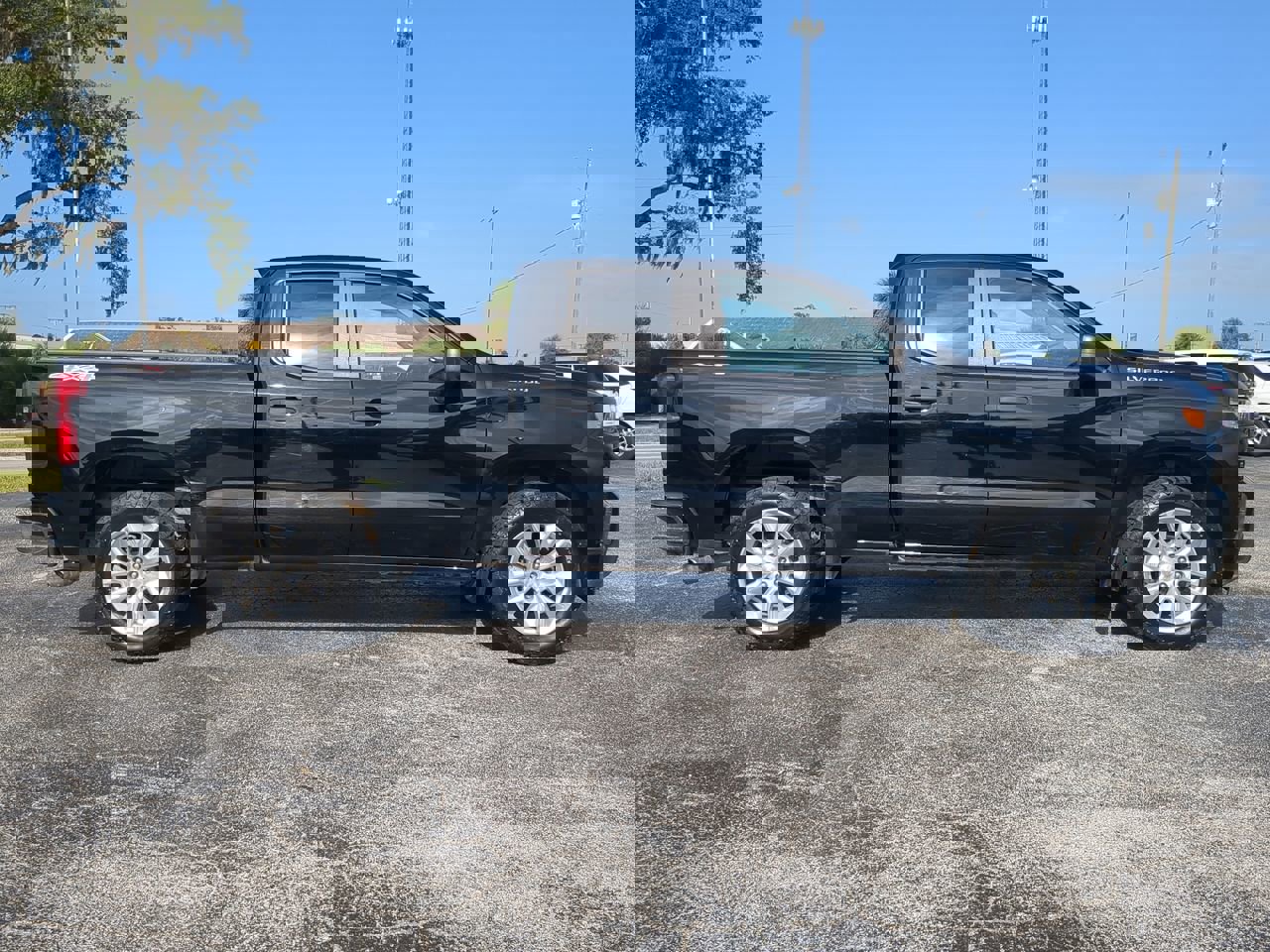 2020 Chevrolet Silverado 1500 Custom photo 2