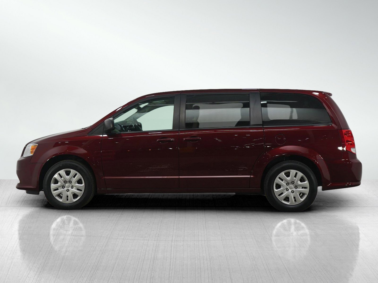 Used 2018 Dodge Grand Caravan SE with VIN 2C4RDGBG5JR156492 for sale in Burnsville, Minnesota