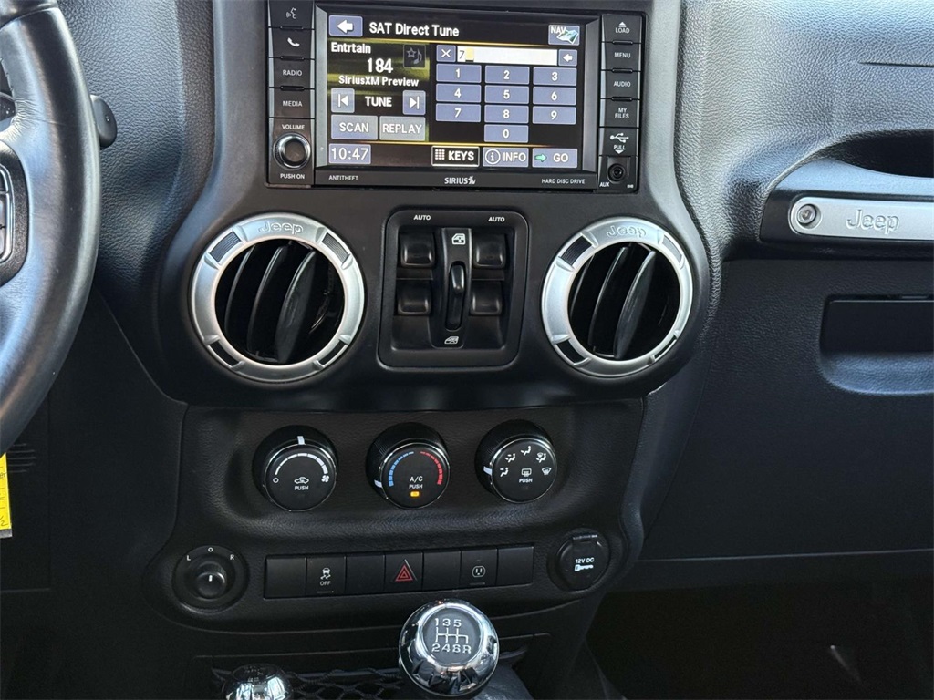 2017 Jeep Wrangler Unlimited Sahara photo 20