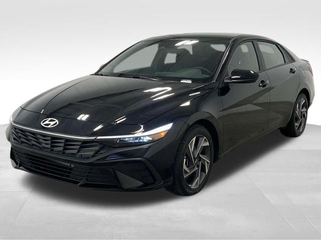 2025 Hyundai Elantra SEL Sport photo 3