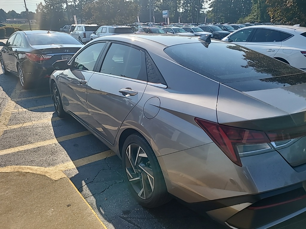 2024 Hyundai Elantra SEL Convenience photo 4