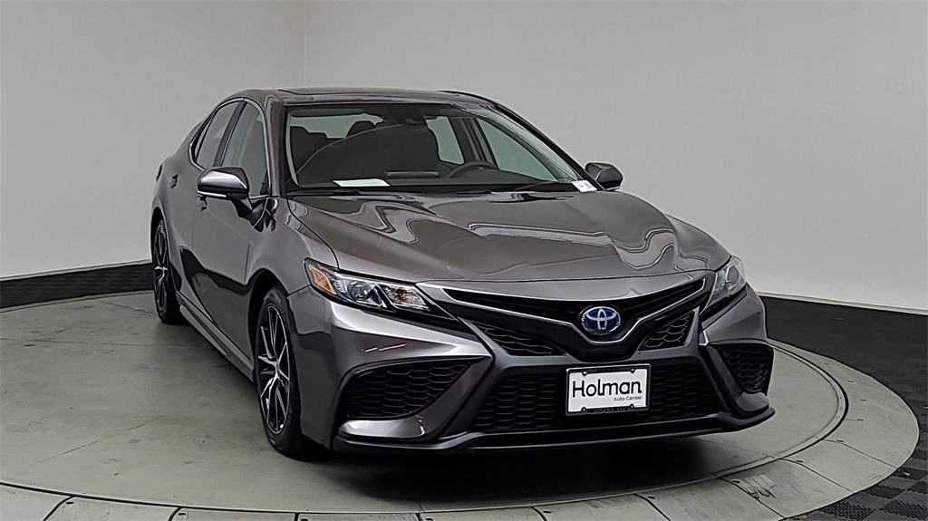 2022 Toyota Camry SE photo 3