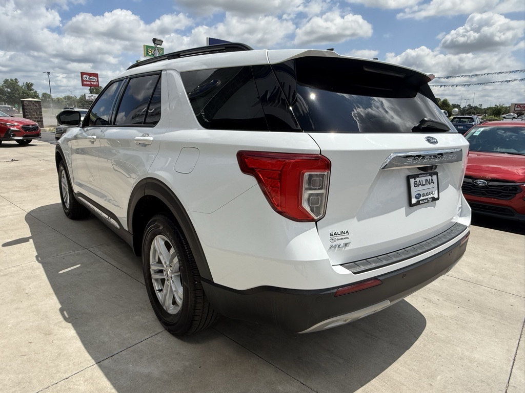 2023 Ford Explorer XLT photo 2