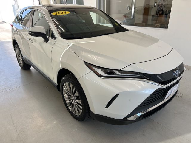 2024 Toyota Venza Limited's photo