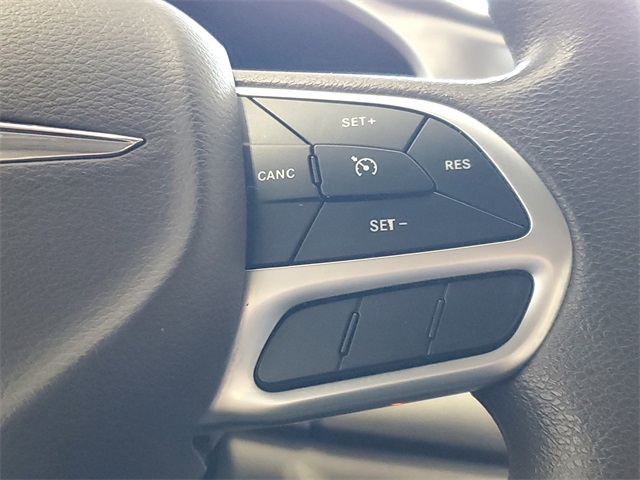 2018 Chrysler Pacifica LX photo 14
