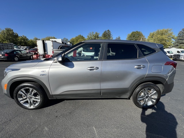 2021 Kia Seltos LX photo 17