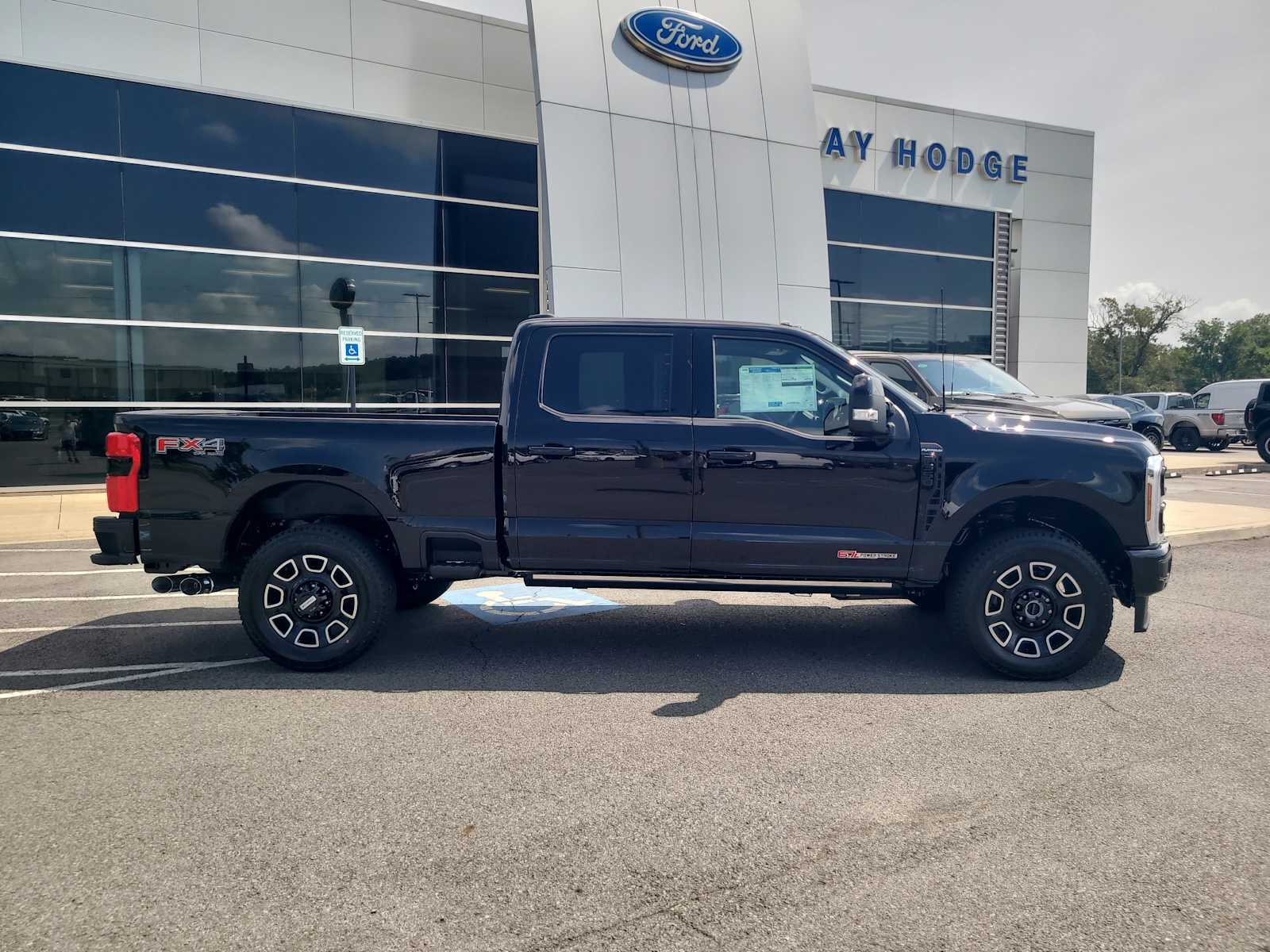 2025 Ford F-350 Platinum photo 2