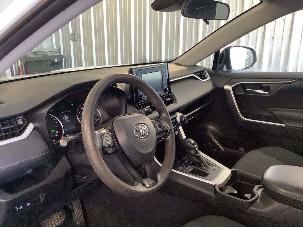 2020 Toyota RAV4 XLE photo 26
