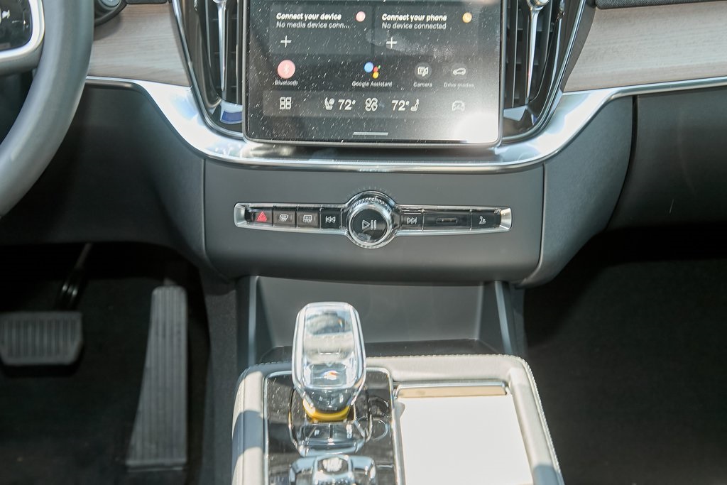 2025 VOLVO XC90 - Image 25