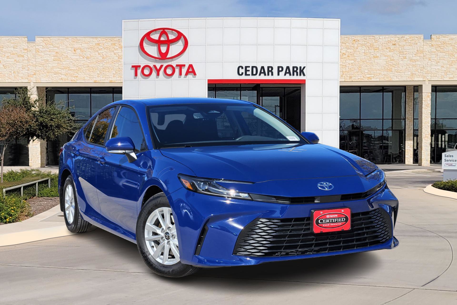 2025 Toyota Camry LE's photo