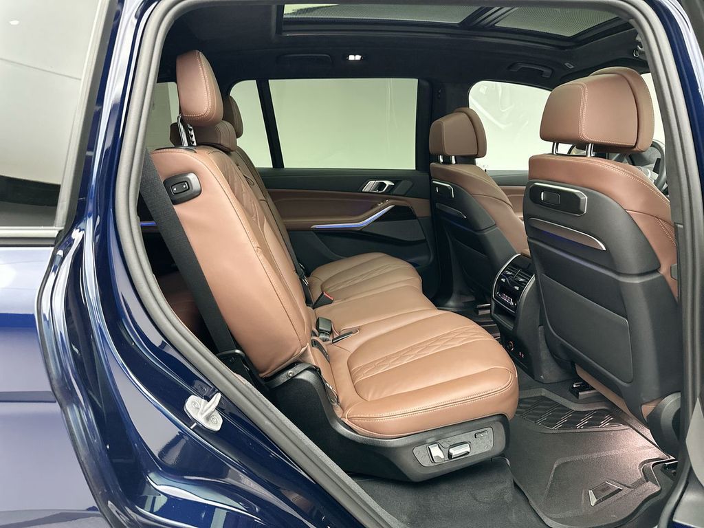 2025 Bmw X7 M60i photo 7