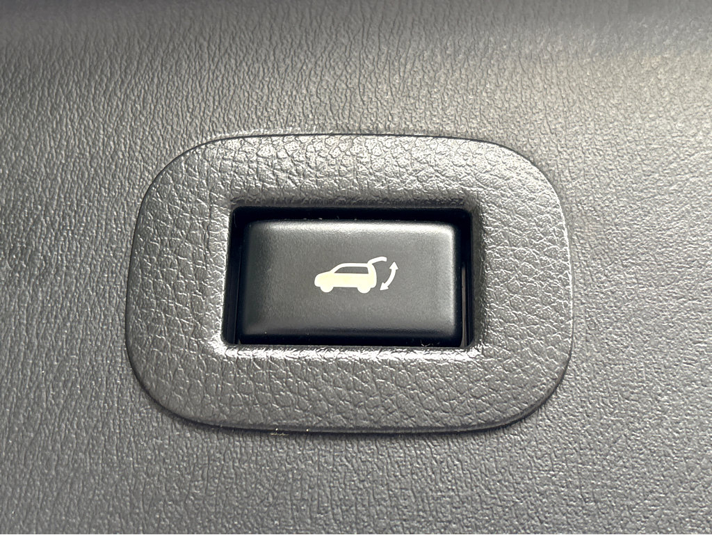 2019 Nissan Armada SV photo 25