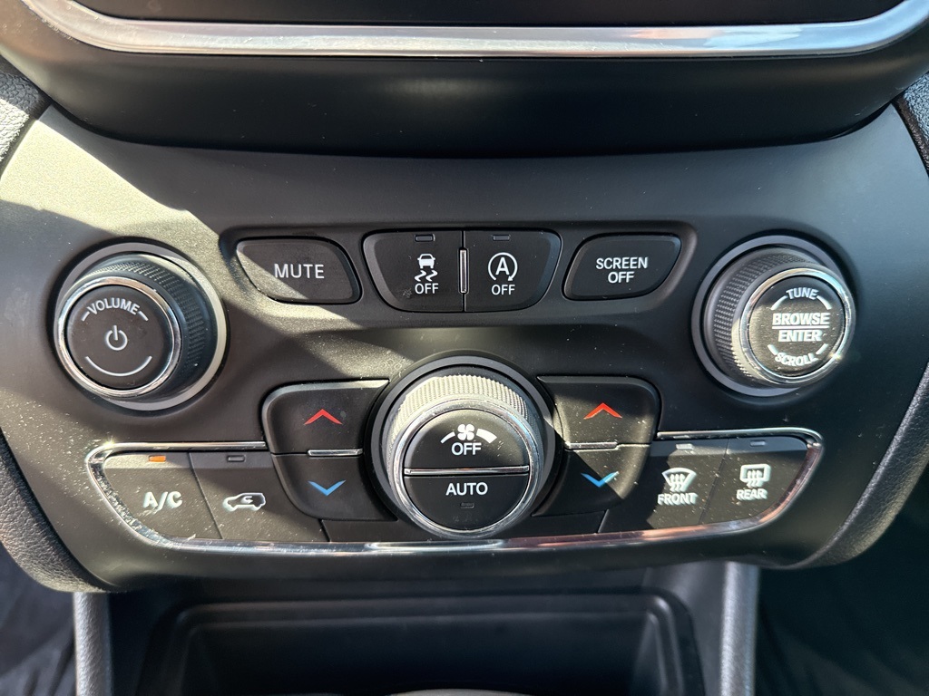 2021 Jeep Cherokee Latitude Lux photo 15