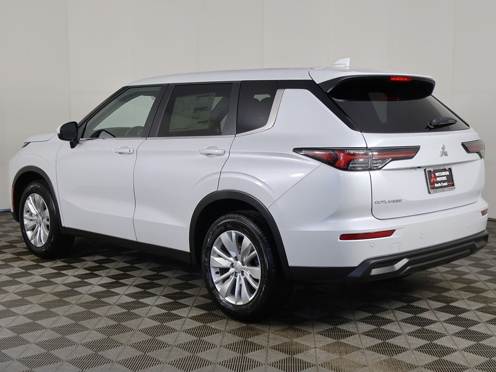 2025 Mitsubishi Outlander ES photo 9